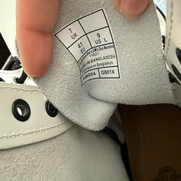 Dr. Martens White Combat Boots woman’s Size 9 - Picture 2 of 11